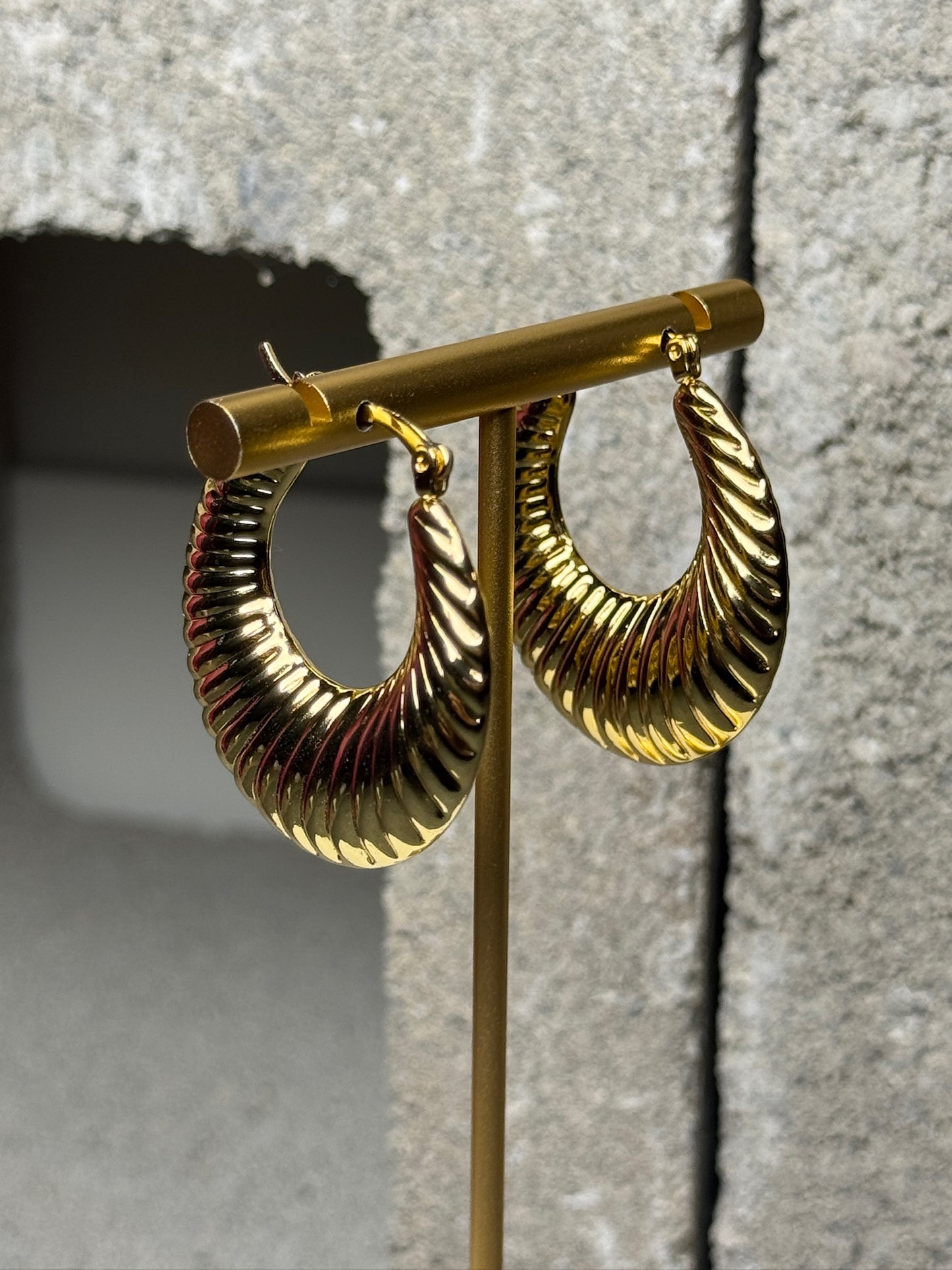 DND Ribbed Hoop Earrings