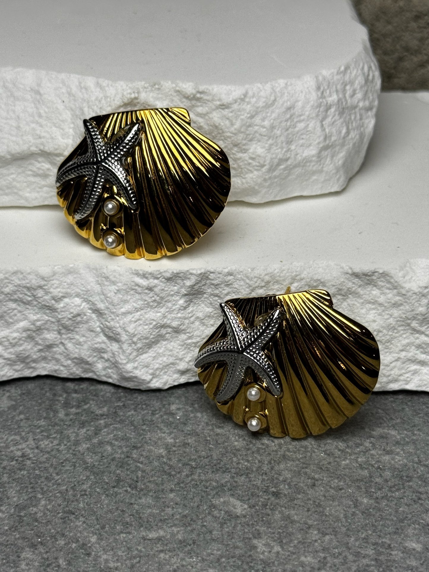 She Shell Stud Earrings