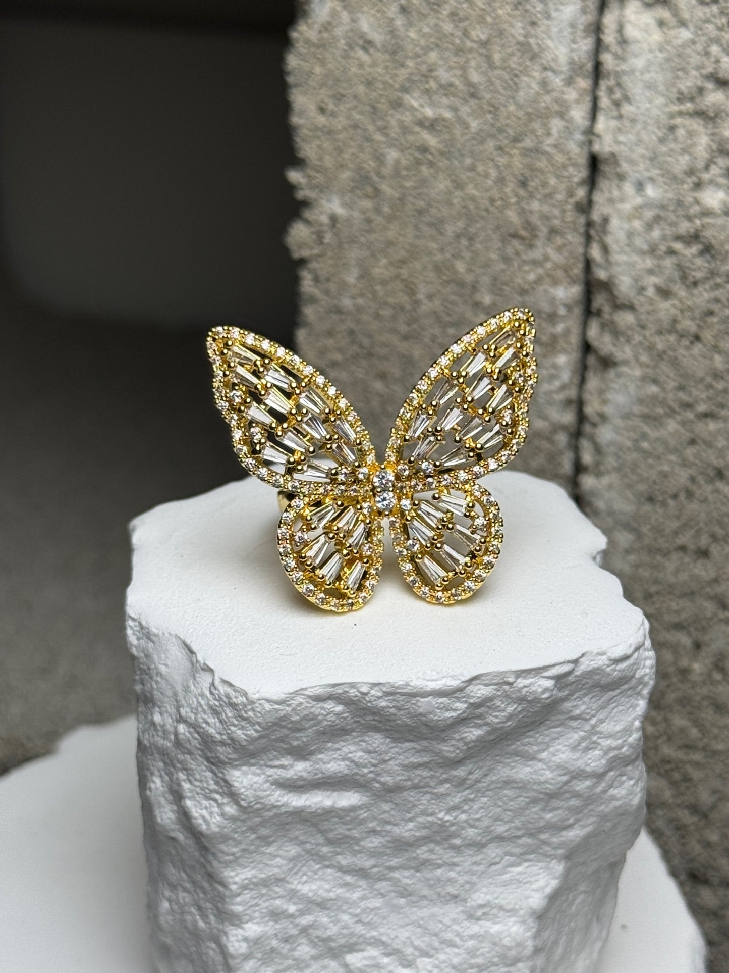 Butterfly Sparkle 18k Adjustable Ring Up To Size 10