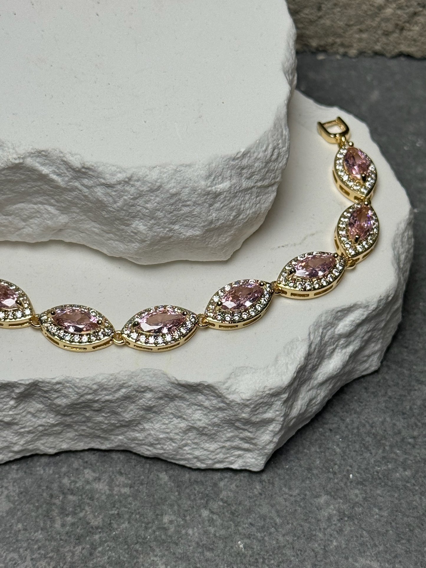 Stop and Stare Oval Bracelet 6.5"