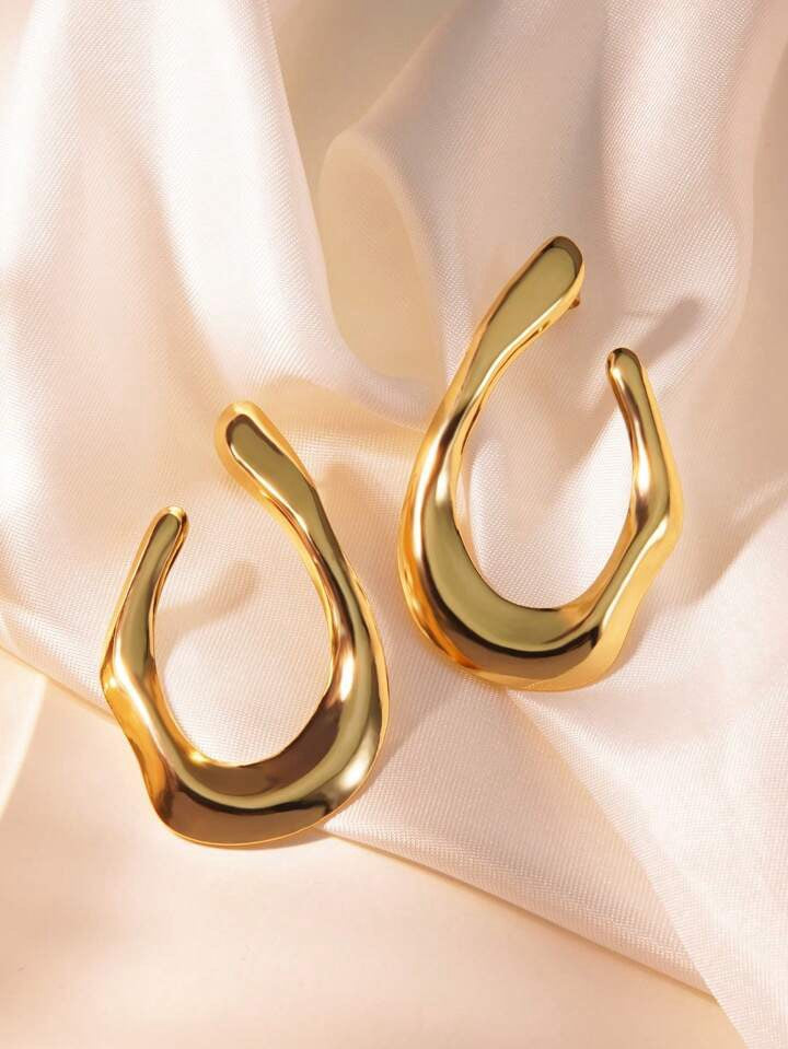 So Pure Curved Earrings