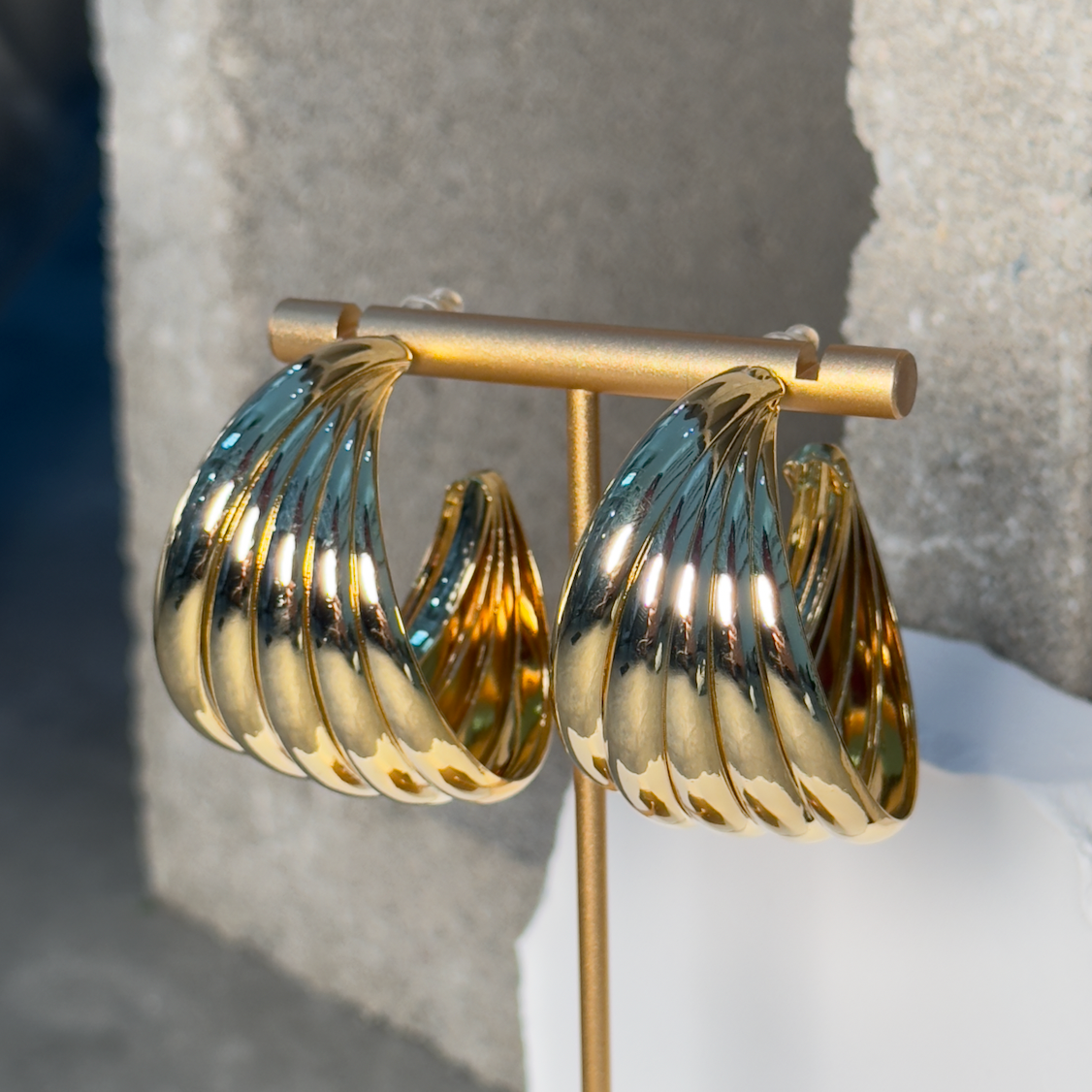 Medium Chunky Twisted Ribbed Hoop Earrings