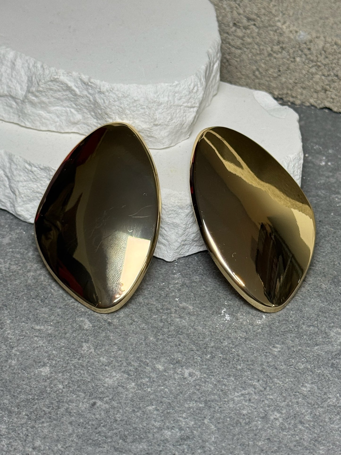 The Main Character Metal Plate Earrings