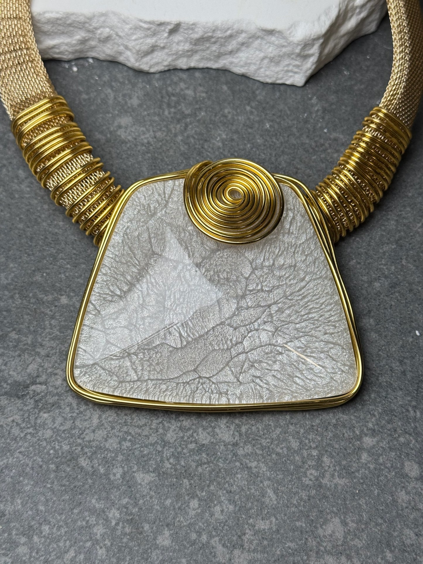 Point Of View Geometric Choker 23"