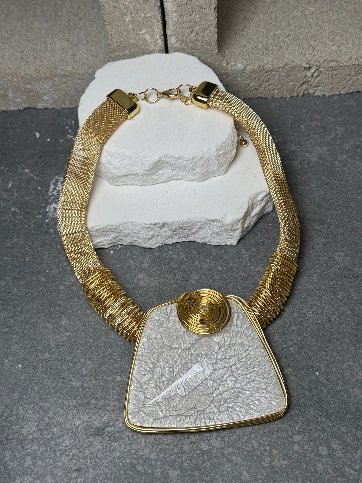 Point Of View Geometric Choker 23"
