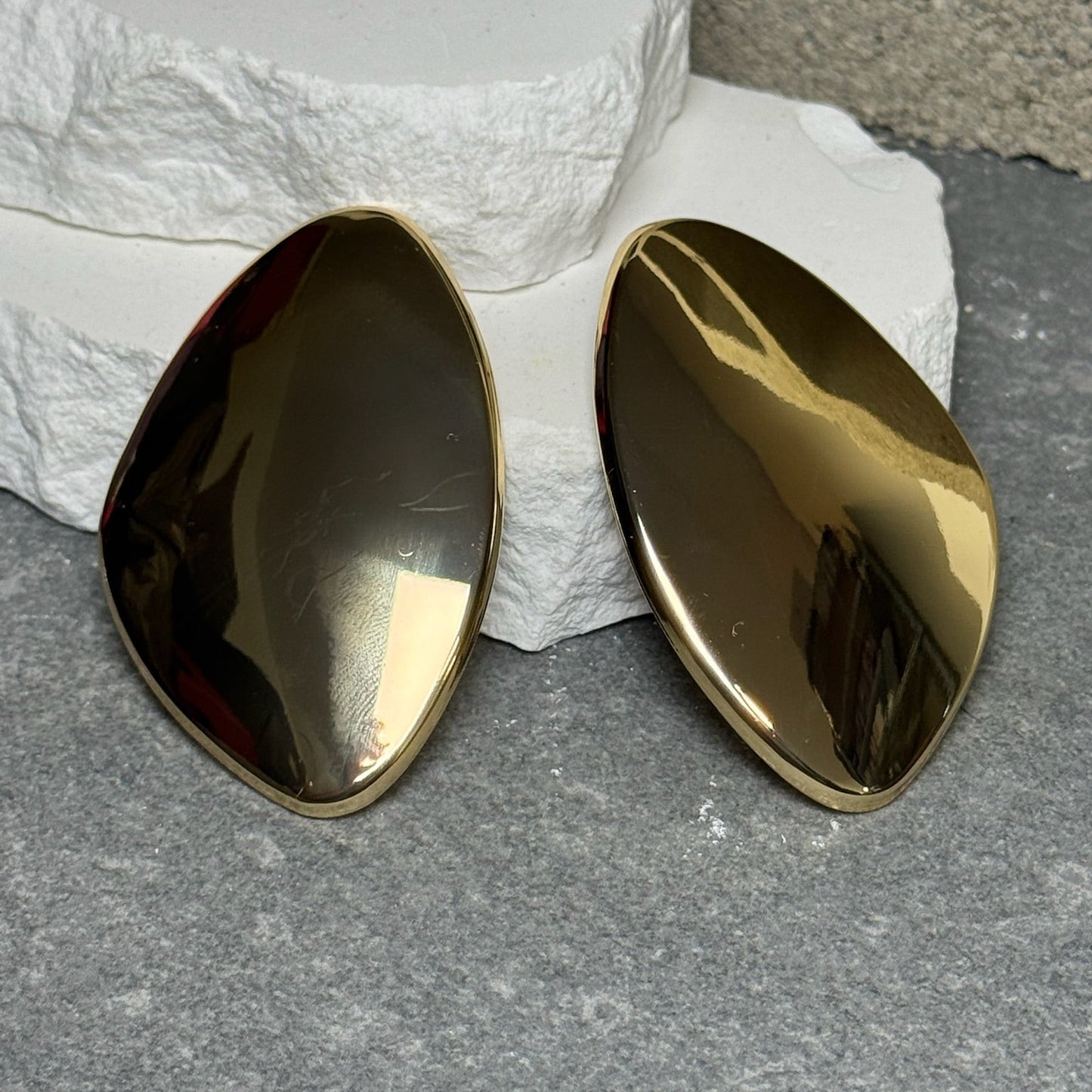 The Main Character Metal Plate Earrings