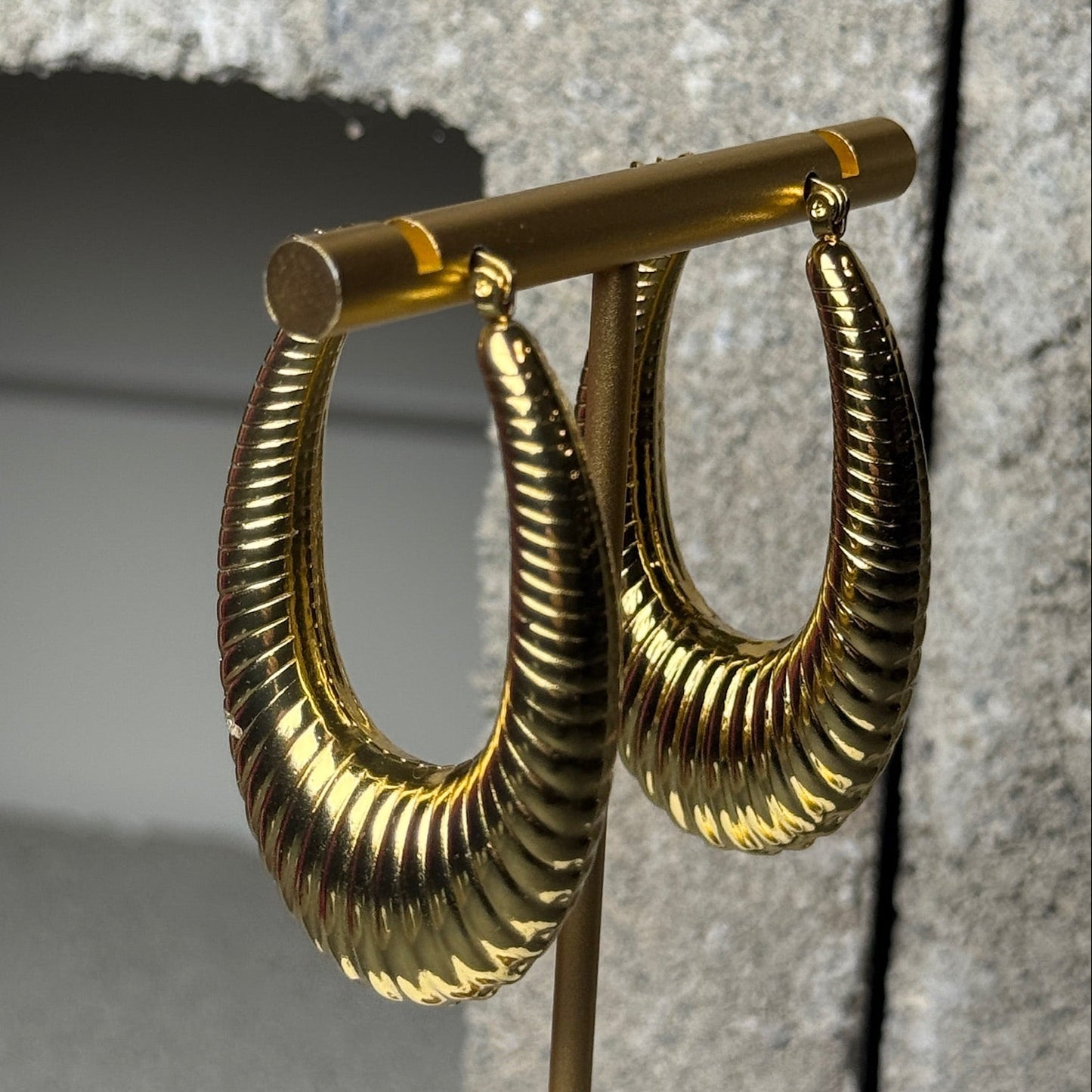 Not Too Much Ribbed Hoop Earrings