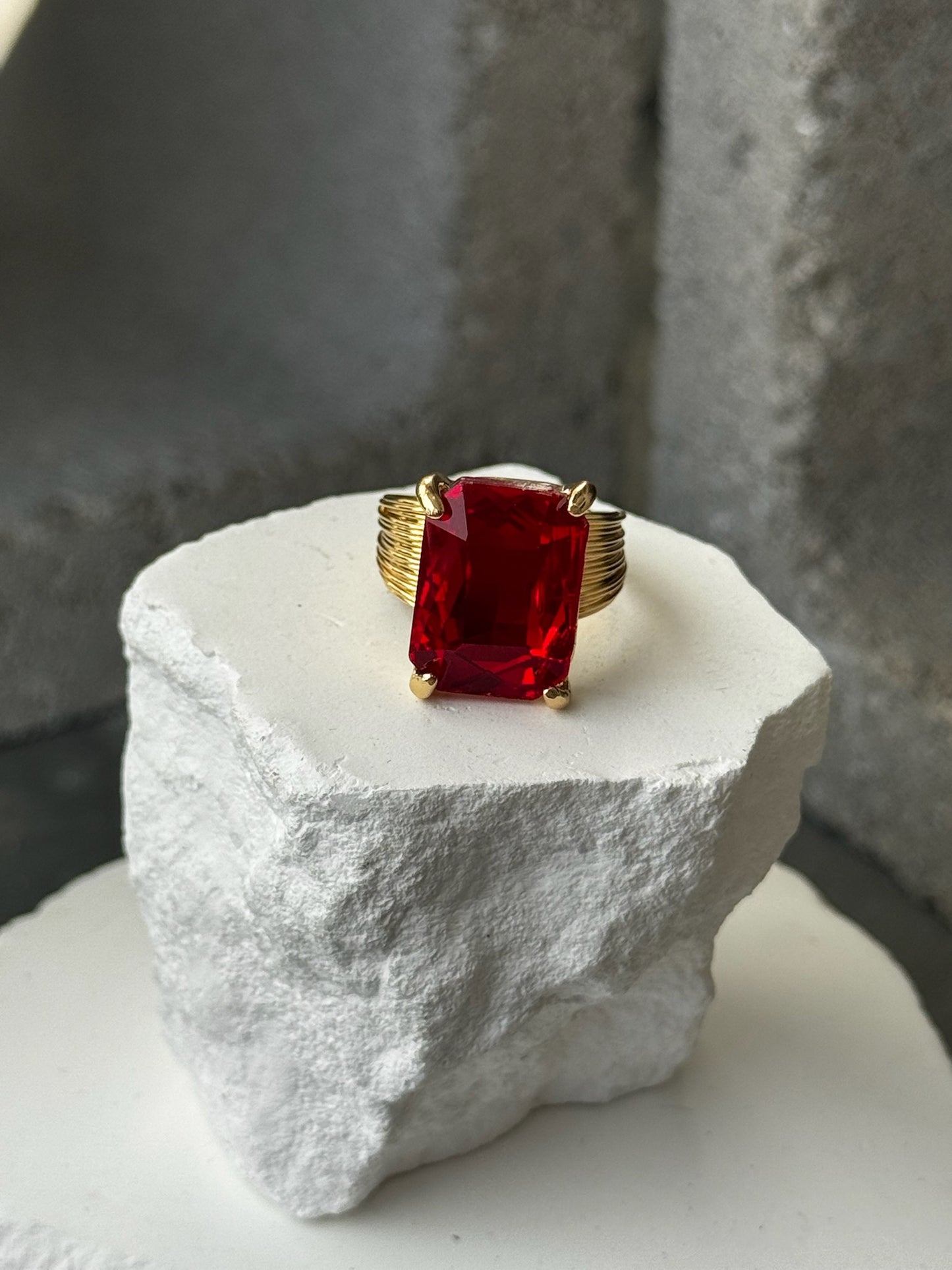 Clean Cut Gemstone Size 7 Expandable