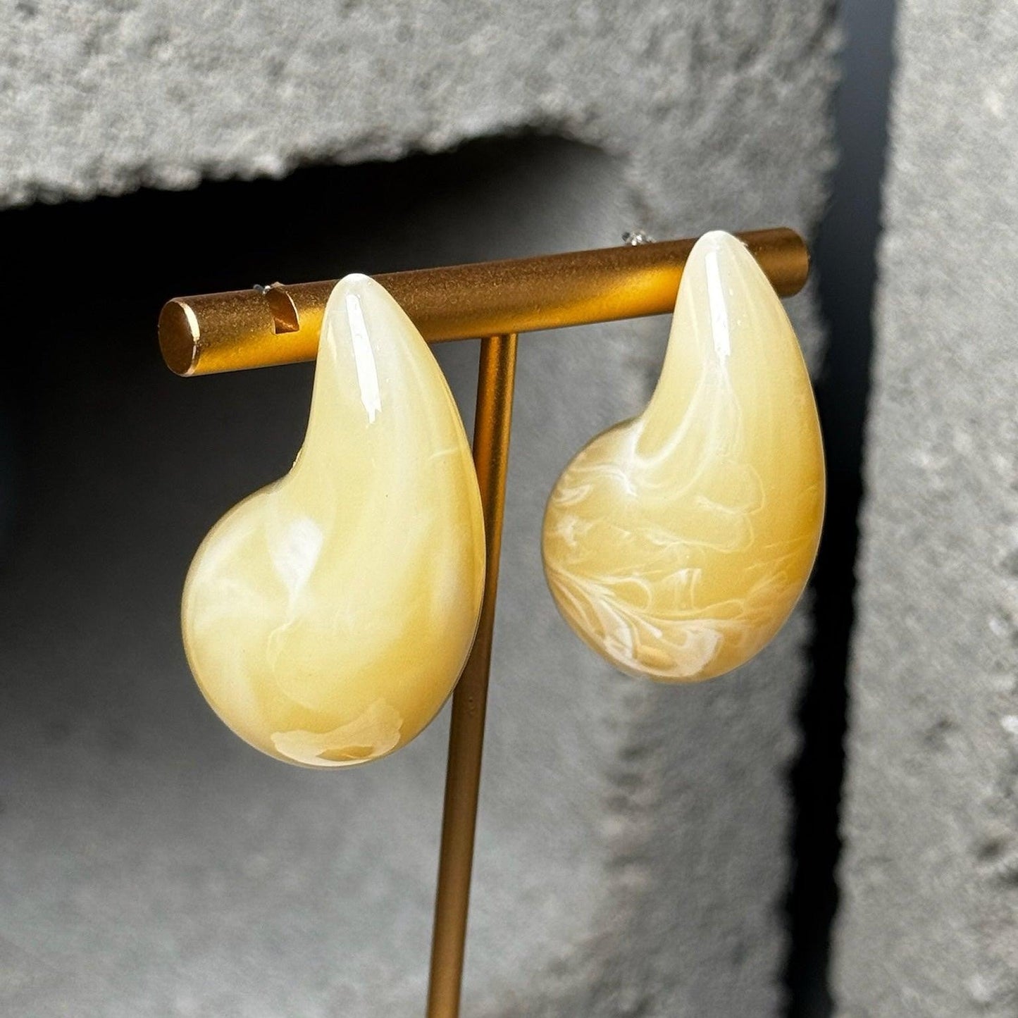 Soft Curve Teardrop Earrings
