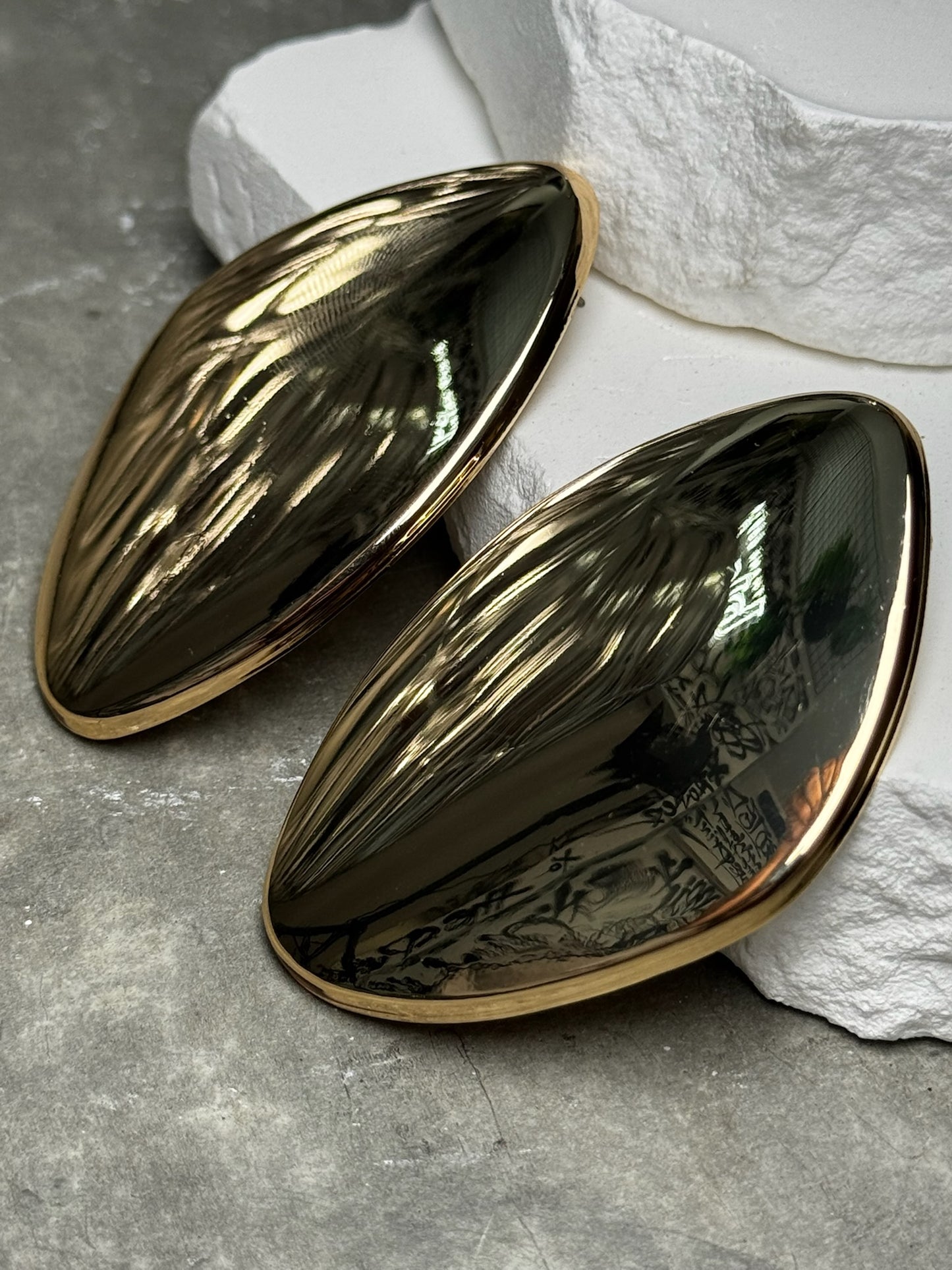 Clip On The Main Character Metal Plate Earrings