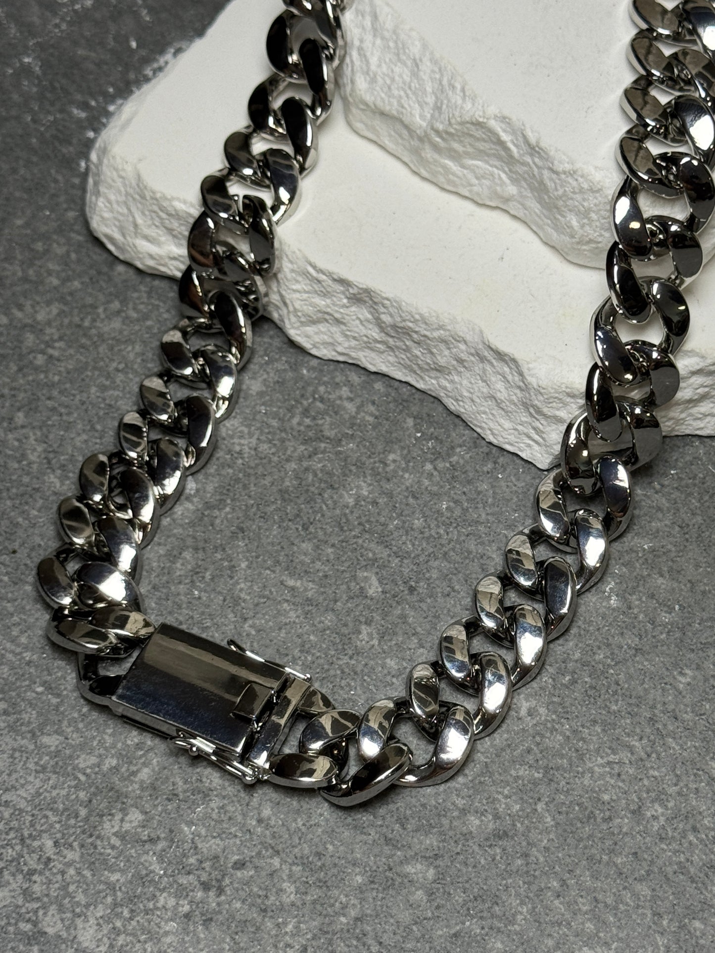 The Urban Luxe Chain