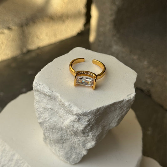 Moonlit Kiss 18k Ring Adjustable Up To Size 10