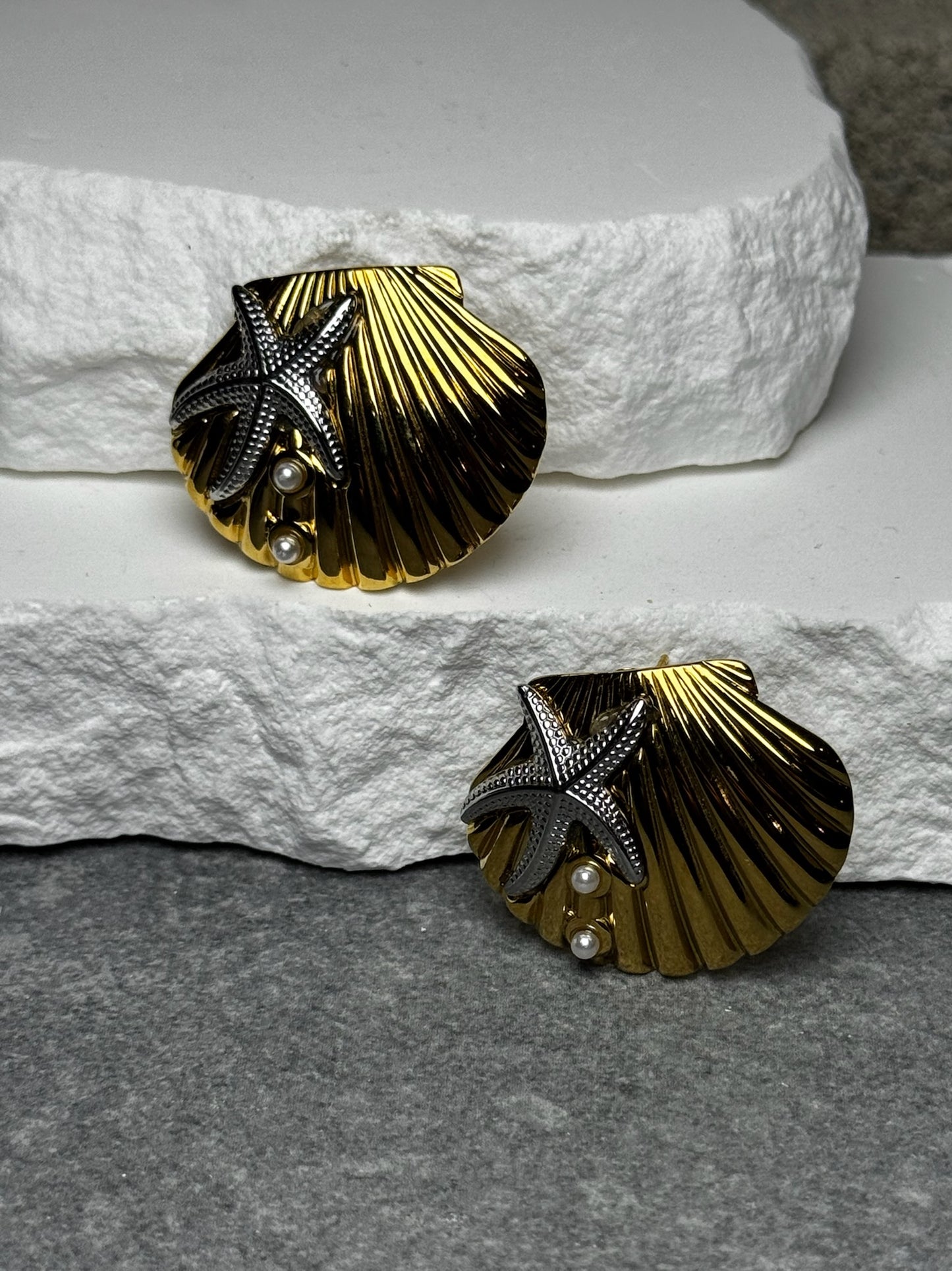 She Shell Stud Earrings