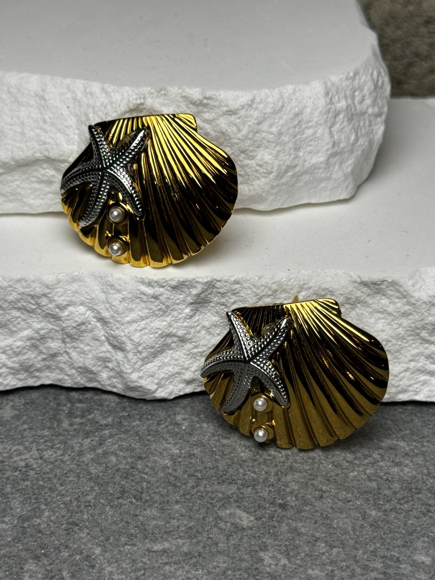 She Shell Stud Earrings