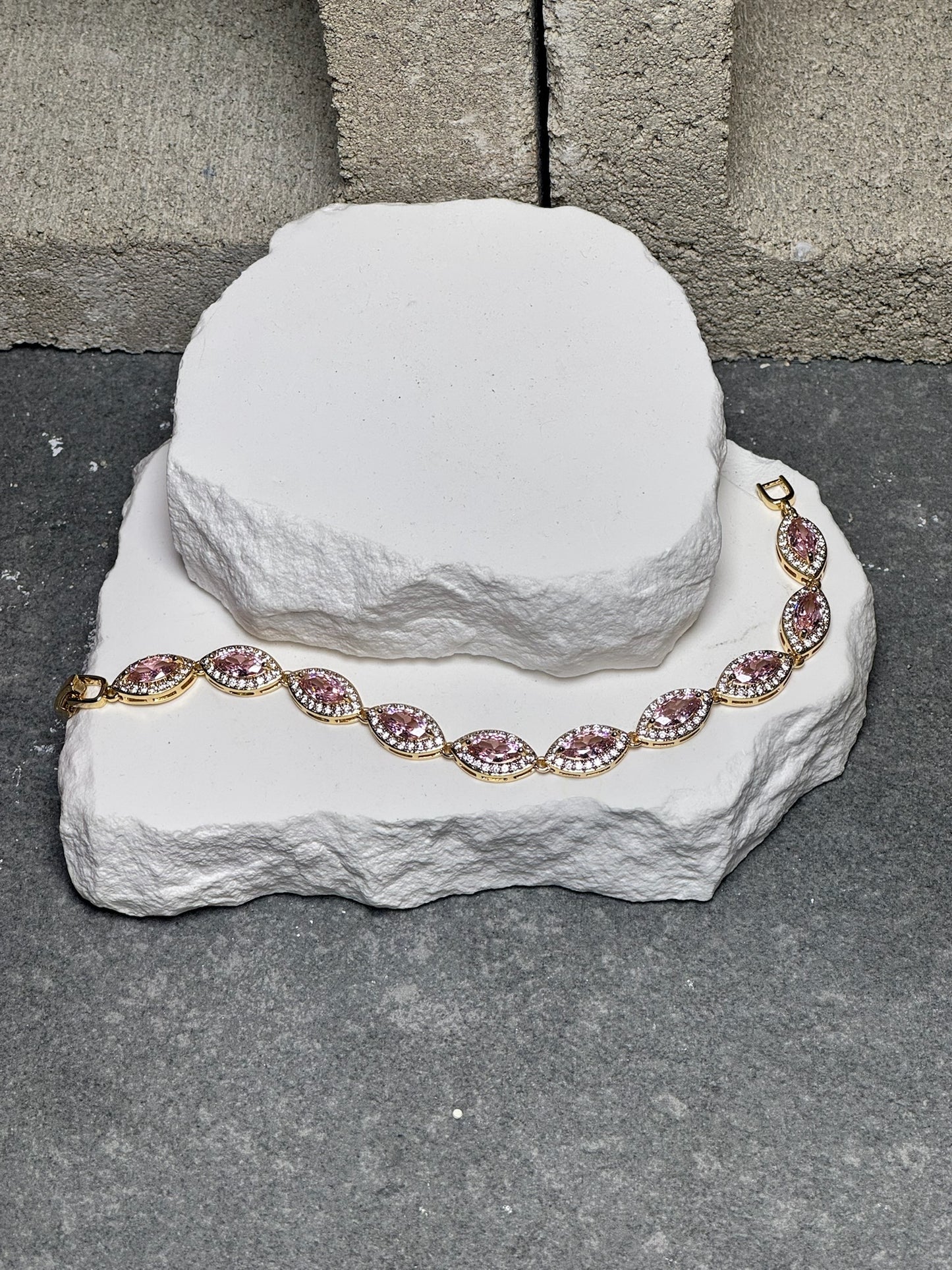 Stop and Stare Oval Bracelet 6.5"
