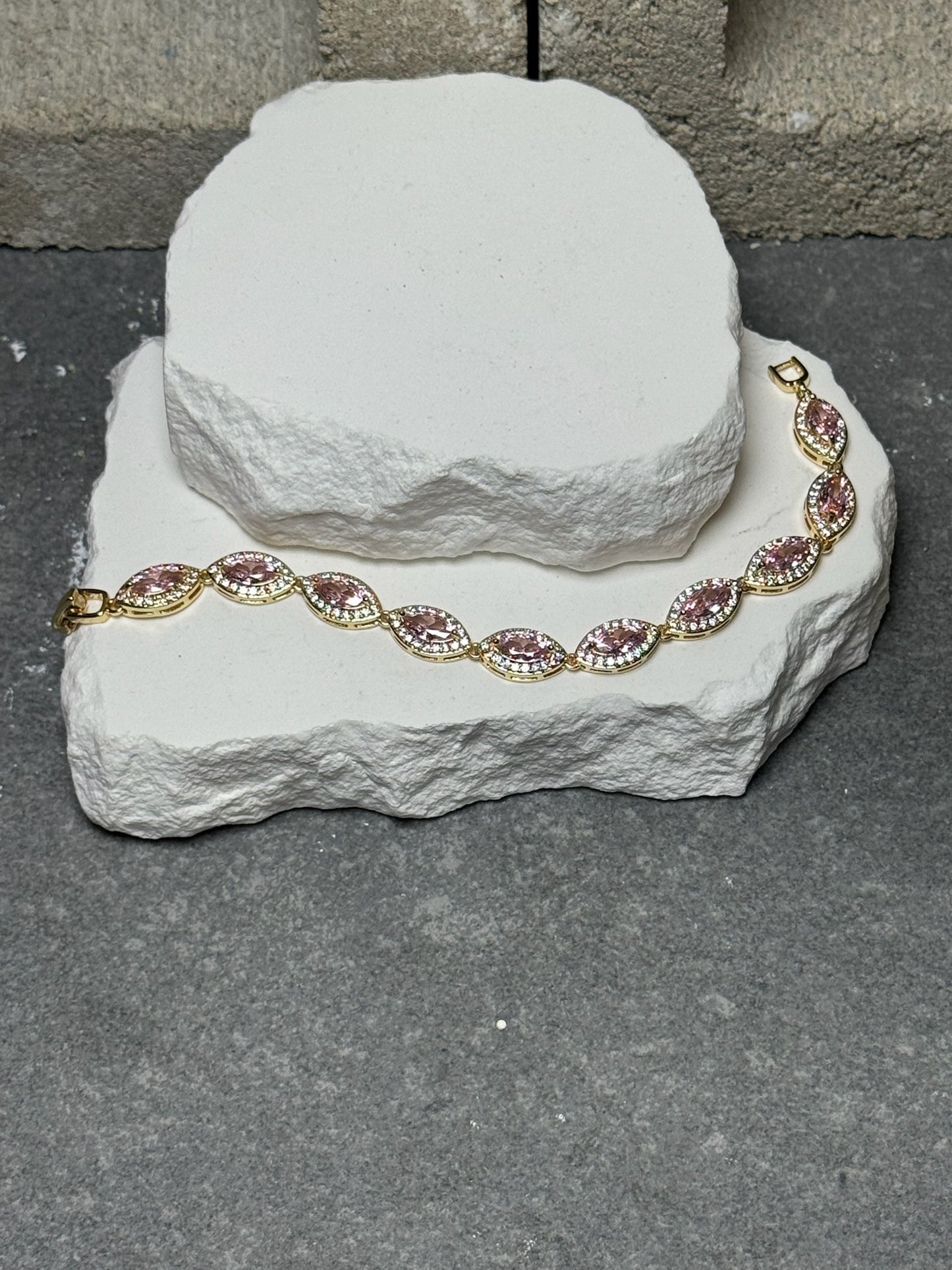 Stop and Stare Oval Bracelet 6.5"