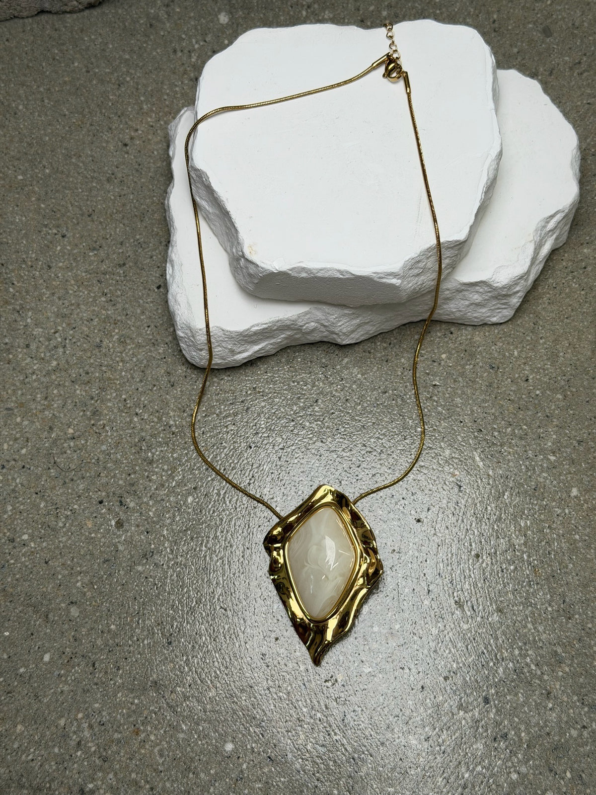 The Zuri Stone Pendant Necklace