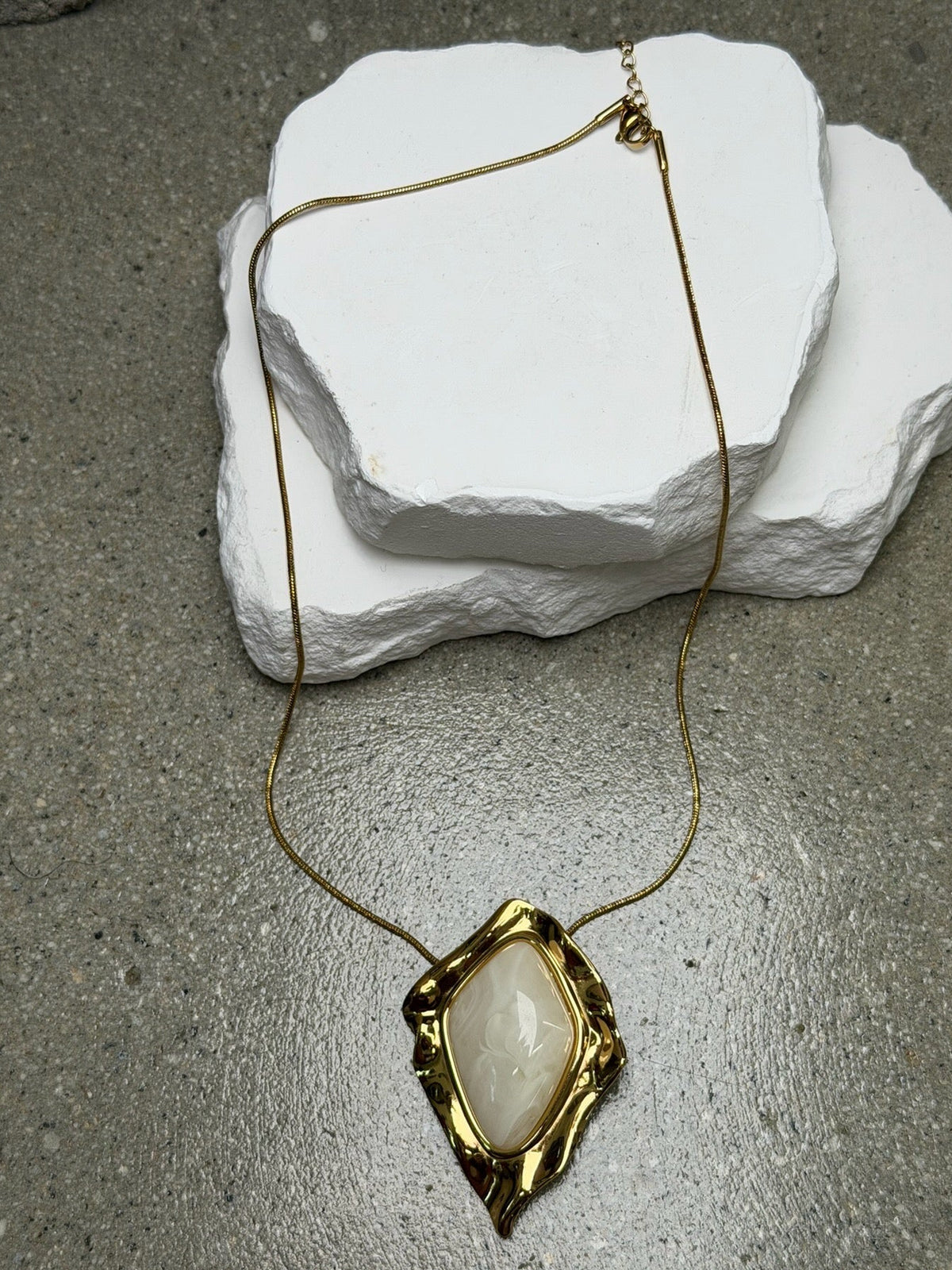 The Zuri Stone Pendant Necklace