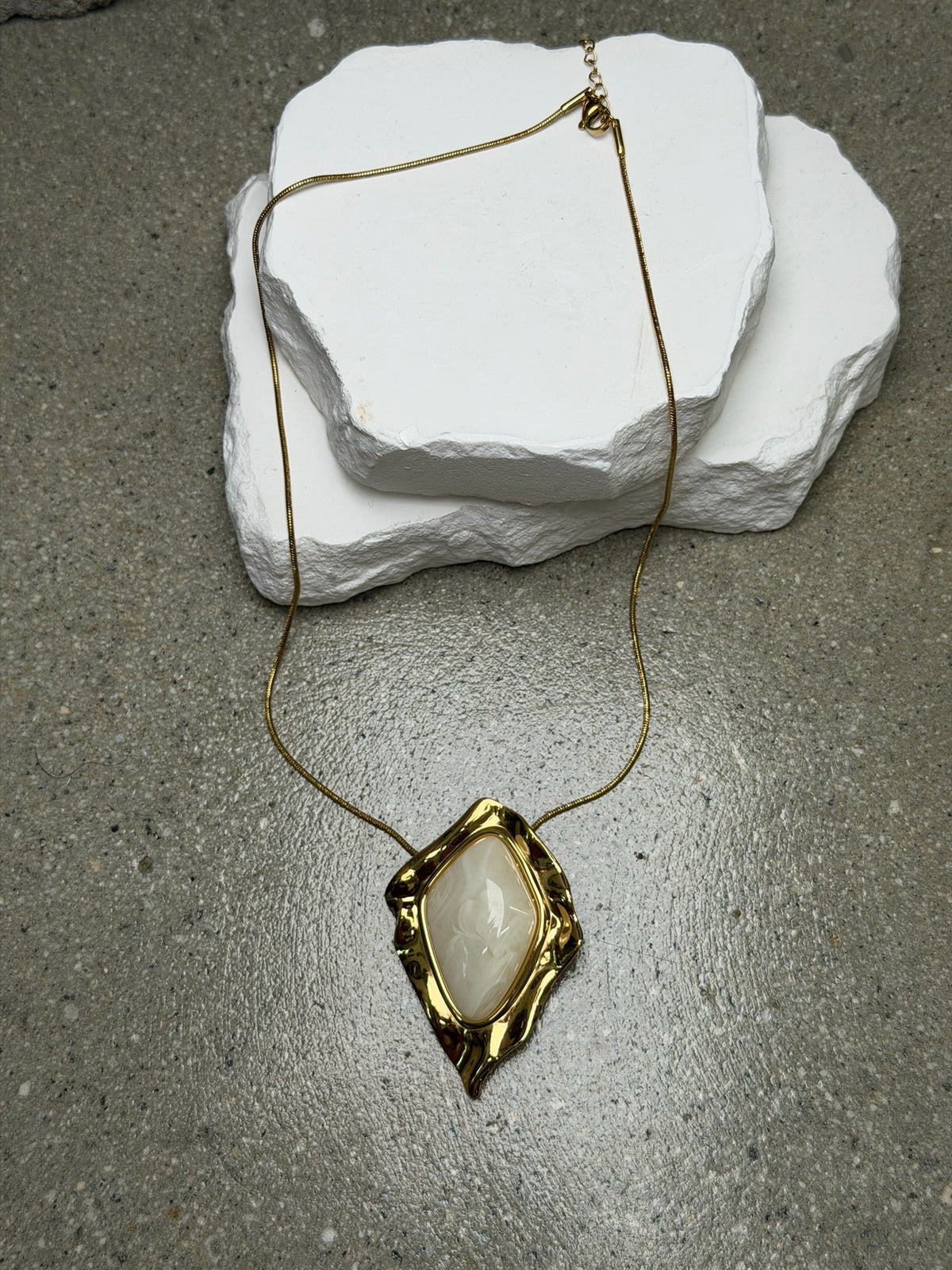 The Zuri Stone Pendant Necklace