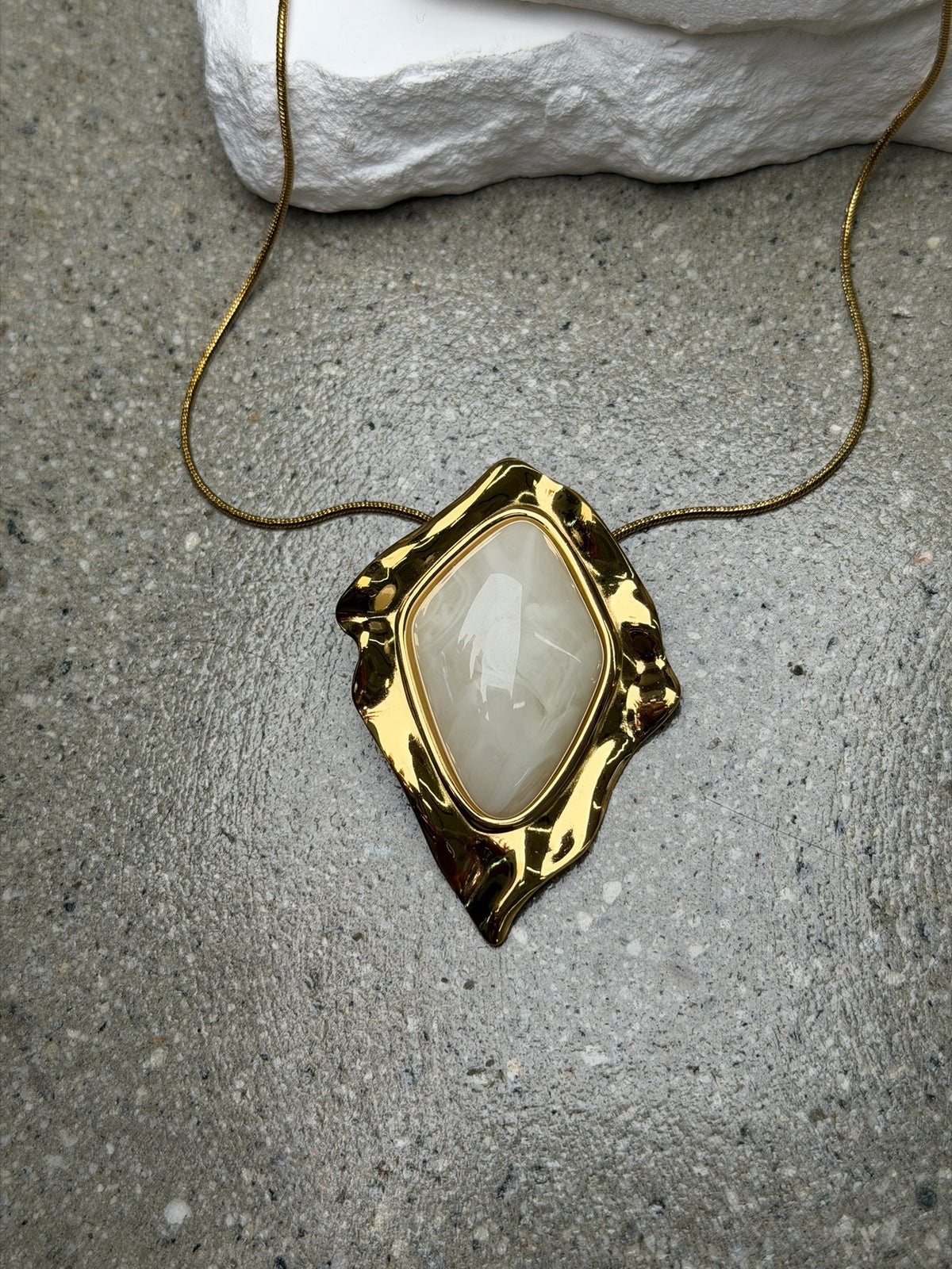 The Zuri Stone Pendant Necklace