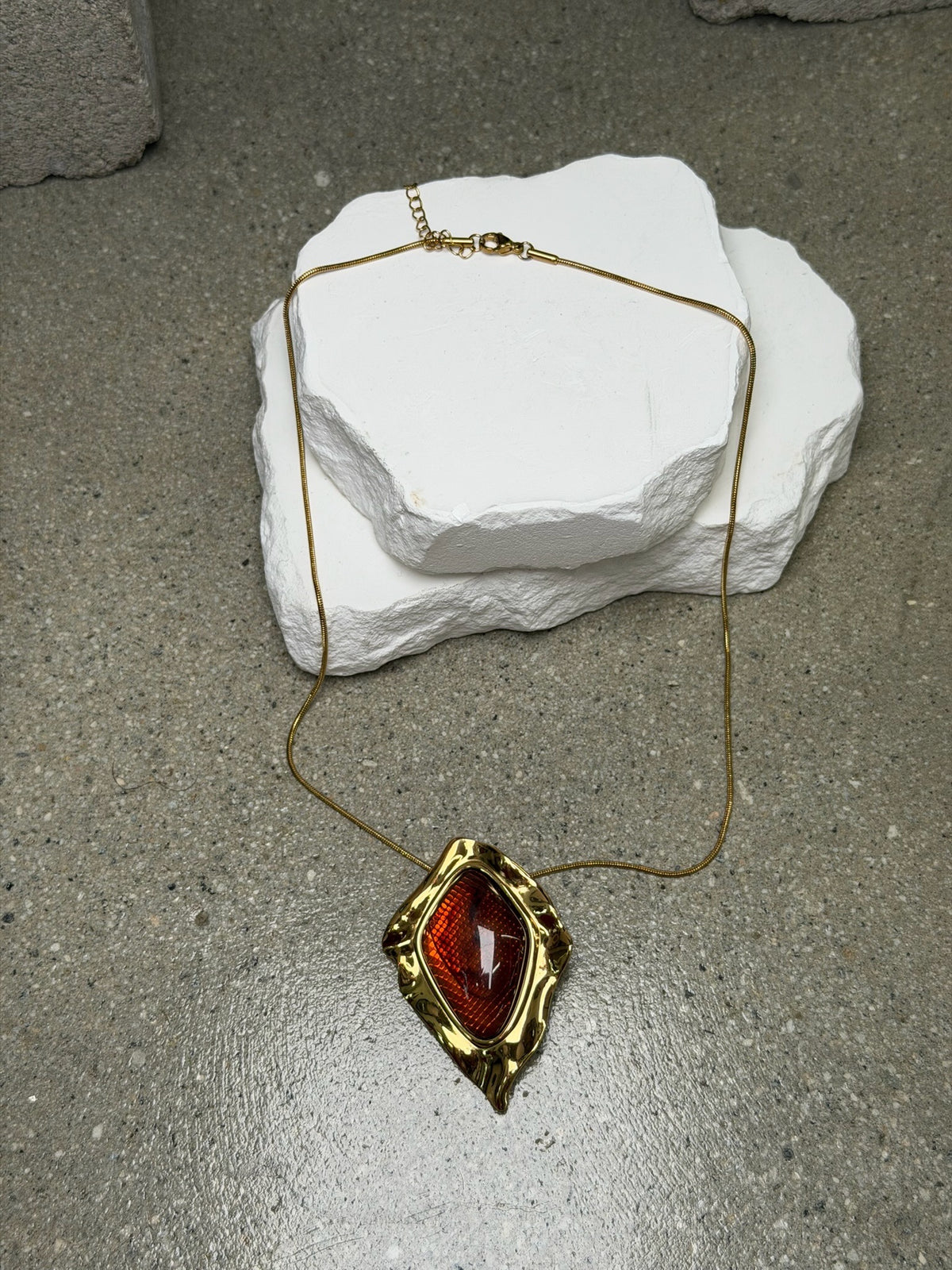 The Zuri Stone Pendant Necklace